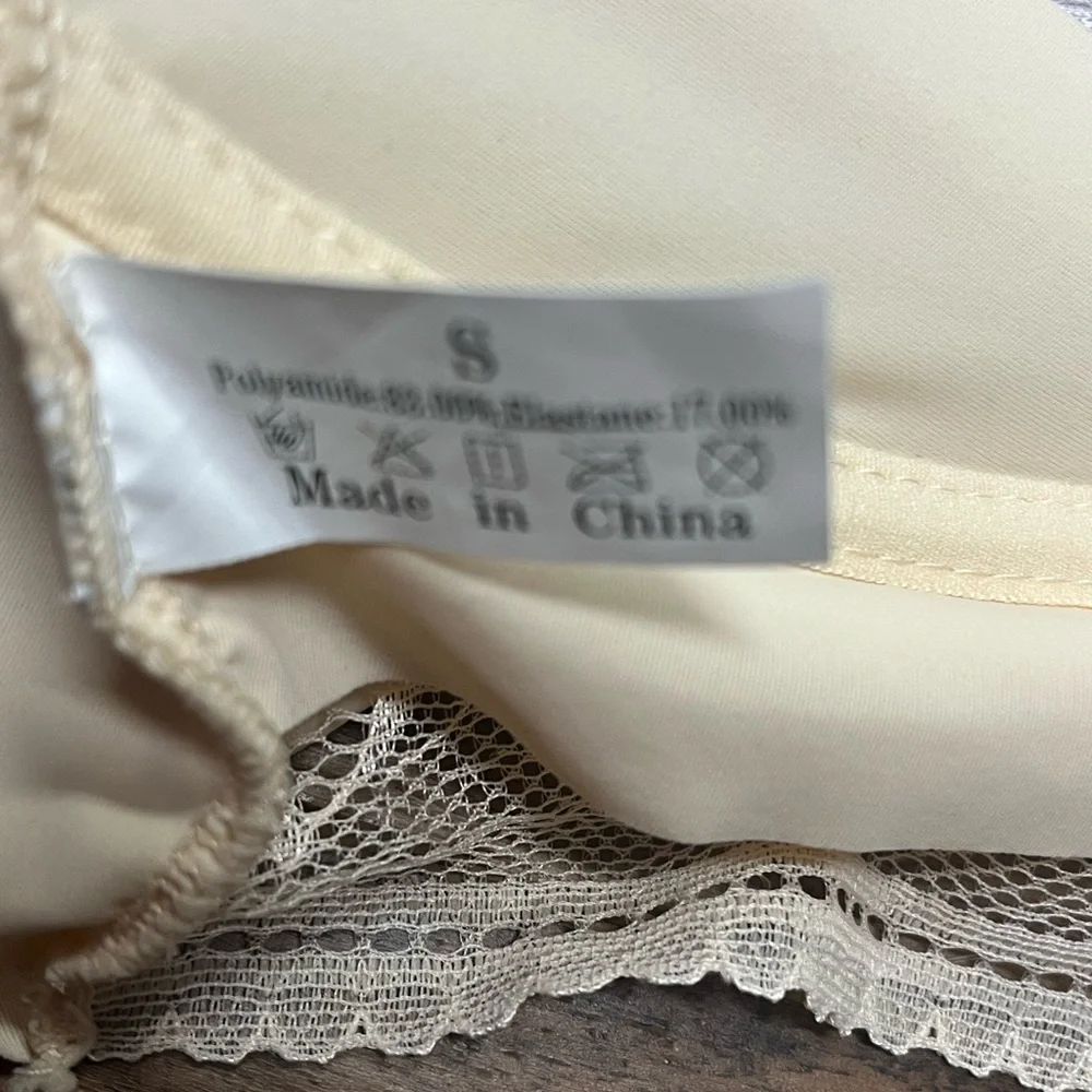 - Lot of 2 Lacy sheer bras, size Small, new